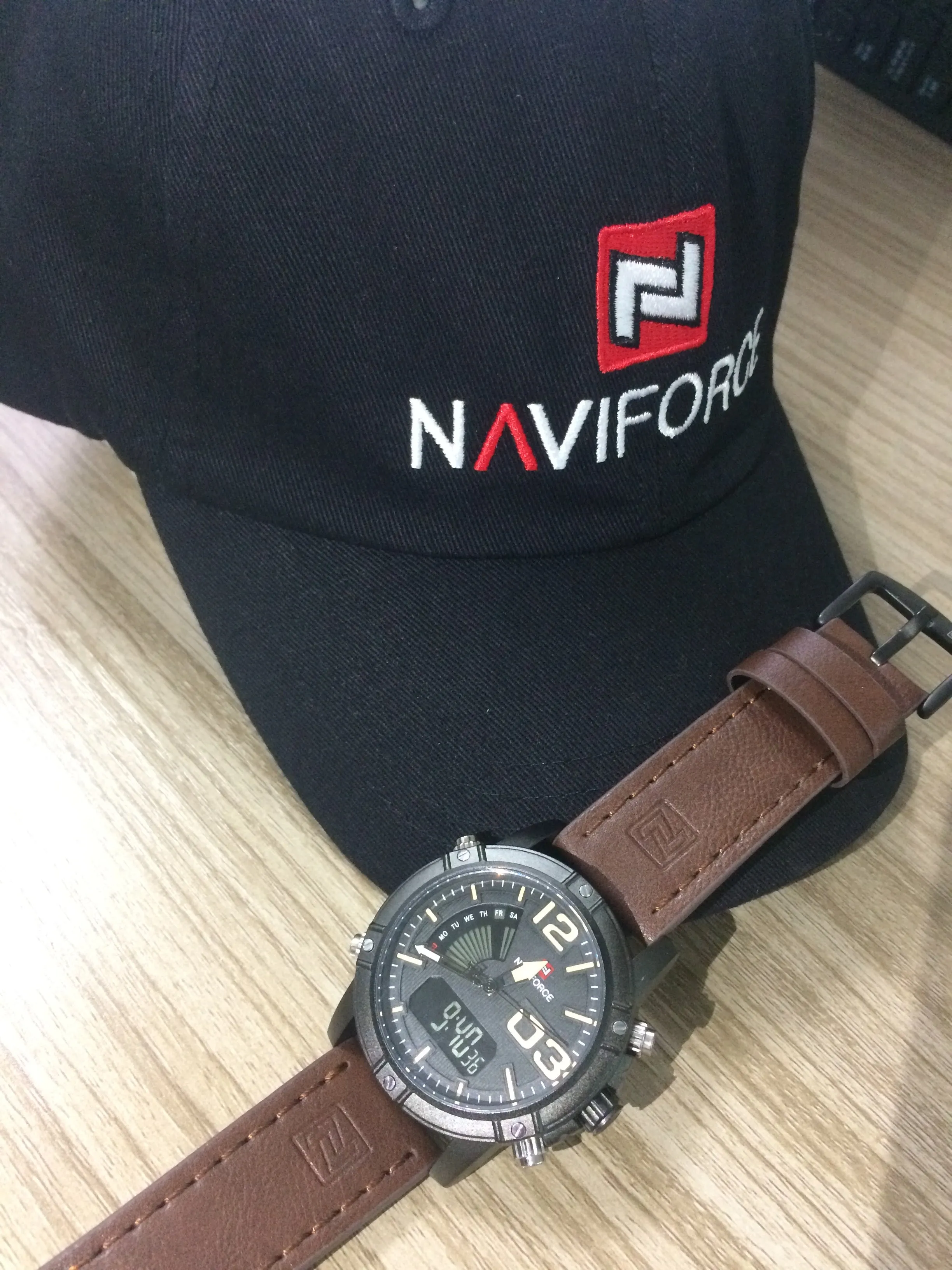 NAVIFORCE Mens Luxury Digital Quartz Watches Sport Military Wristwatch Casual Watch NF9095