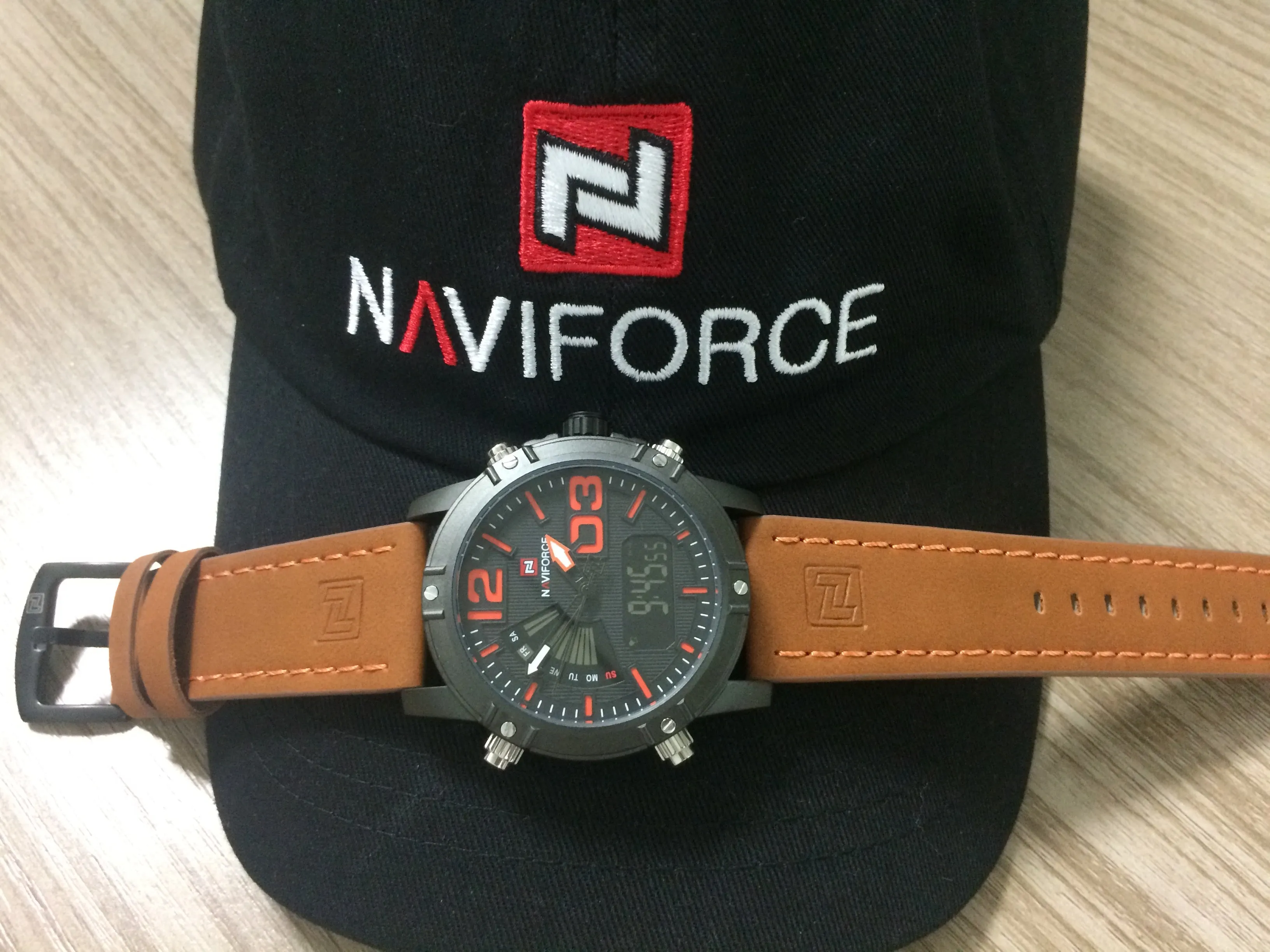 NAVIFORCE Mens Luxury Digital Quartz Watches Sport Military Wristwatch Casual Watch NF9095