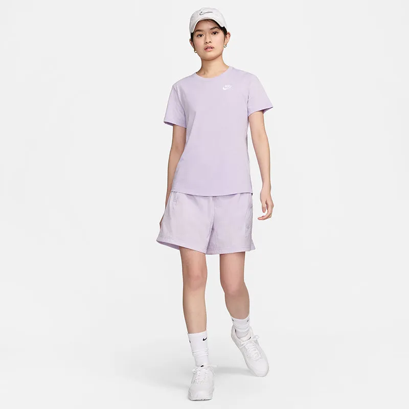 Nike Women's Sportswear Club Essentials T-Shirt