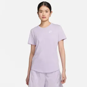 Nike Women's Sportswear Club Essentials T-Shirt