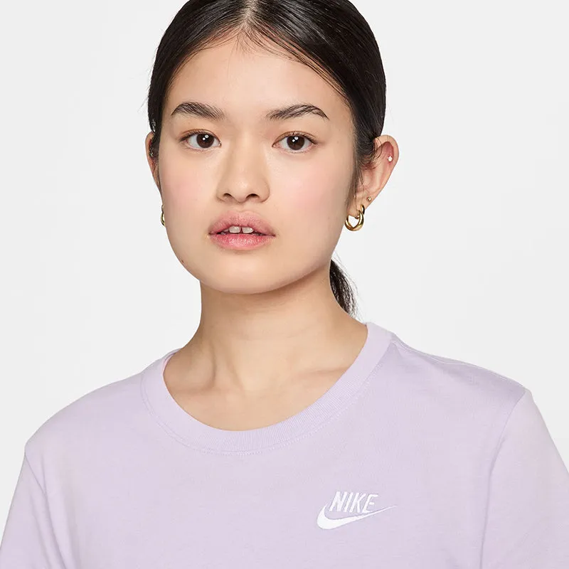 Nike Women's Sportswear Club Essentials T-Shirt