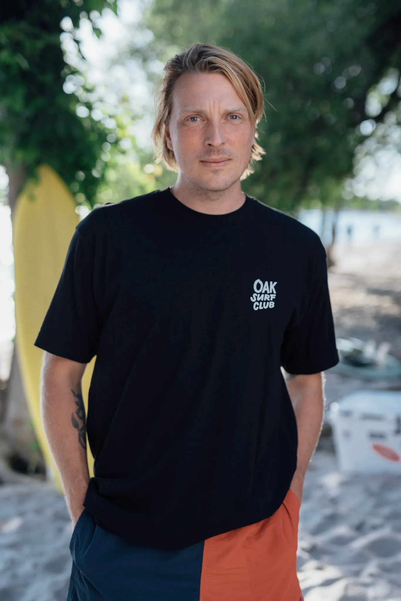 OAK SURF CLUB UNISEX GROVER TEE - BLACK