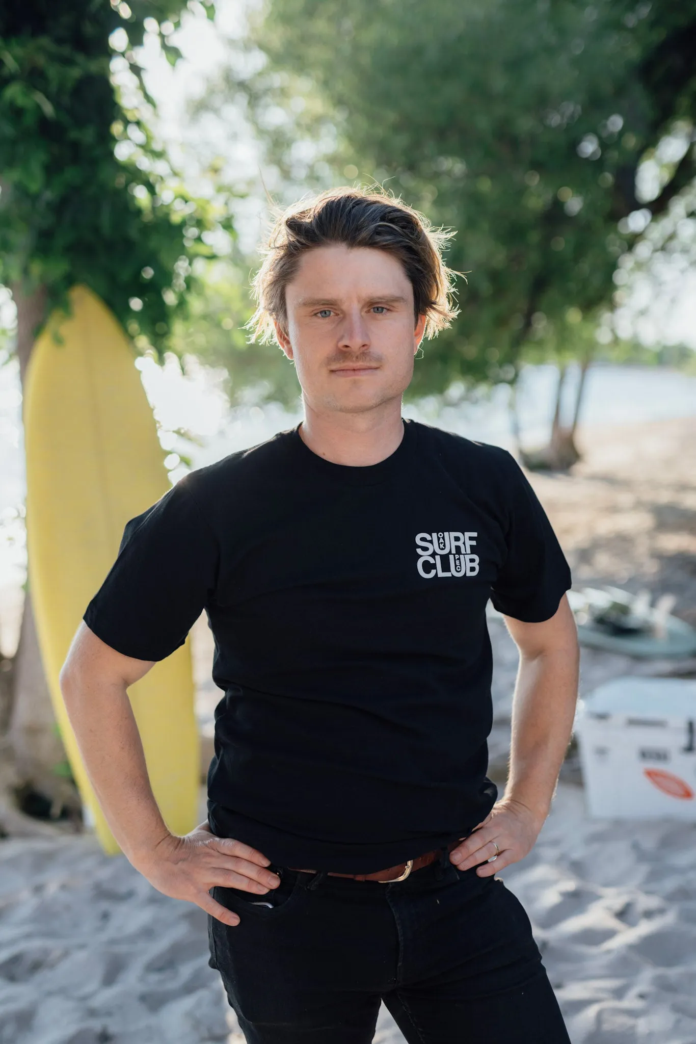 OAK SURF CLUB UNISEX PEC TEE - BLACK