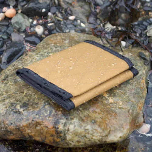 Traveler Wallet by flowfold